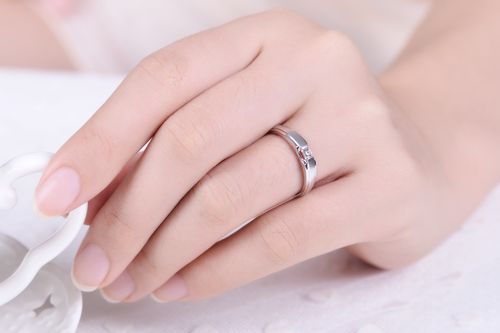 钻戒怎么清洗保养常识 - 钻戒如何清洗更加闪亮 第1张 钻戒怎么清洗保养常识 - 钻戒如何清洗更加闪亮 第1张