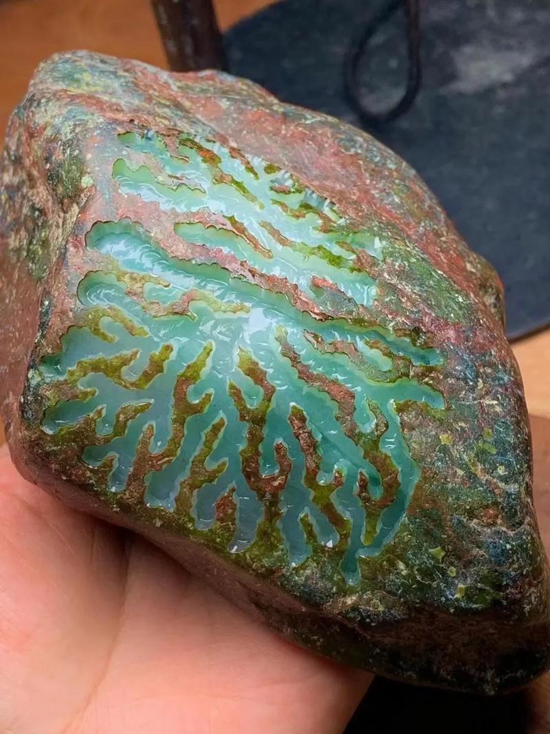 翡翠常识之原石特征,翡翠原石种类的鉴别和图解 第2张 翡翠常识之原石特征,翡翠原石种类的鉴别和图解 第2张