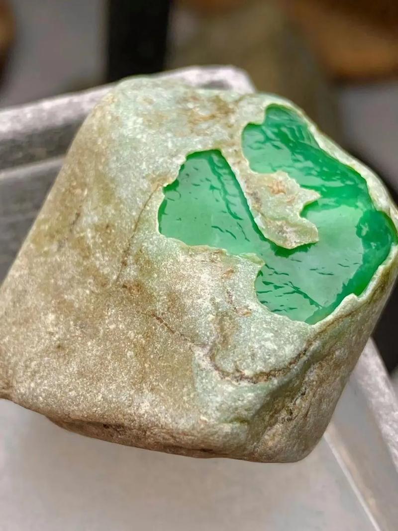翡翠常识之原石特征,翡翠原石种类的鉴别和图解 第3张 翡翠常识之原石特征,翡翠原石种类的鉴别和图解 第3张