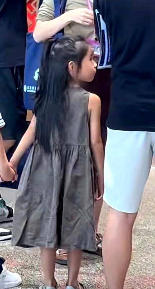 赵又廷高圆圆女儿出行(赵又廷高圆圆几岁结婚) 第3张 赵又廷高圆圆女儿出行(赵又廷高圆圆几岁结婚) 第3张