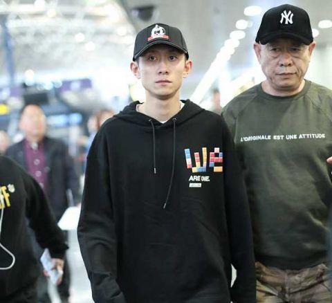 张一山和父亲出行时间,张一山隐藏多年的父亲 第1张 张一山和父亲出行时间,张一山隐藏多年的父亲 第1张
