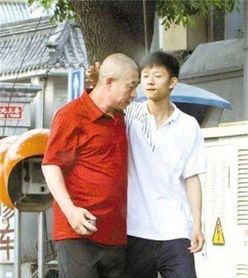 张一山和父亲出行时间,张一山隐藏多年的父亲 第7张 张一山和父亲出行时间,张一山隐藏多年的父亲 第7张