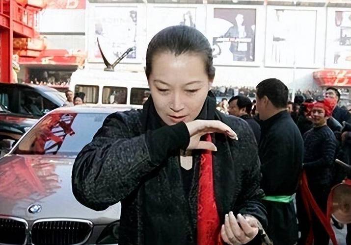 赵本山女儿出行费用,赵本山女儿的座驾 第6张 赵本山女儿出行费用,赵本山女儿的座驾 第6张