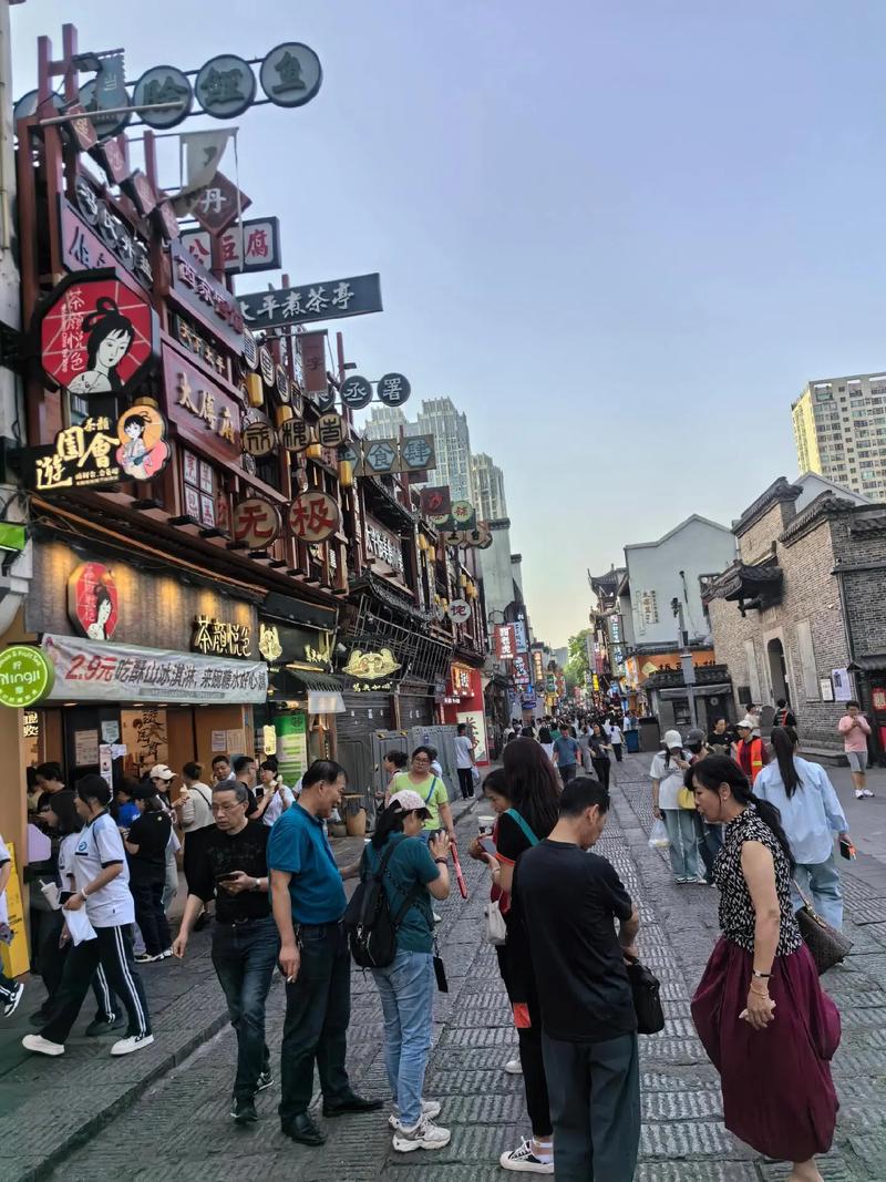长沙步行街市民出行新闻,今天的长沙步行街 第4张 长沙步行街市民出行新闻,今天的长沙步行街 第4张
